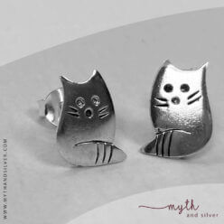 Cat studs