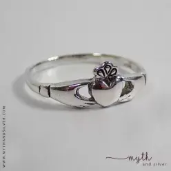 Sterling silver modern claddagh ring